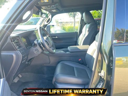Used 2025 Lexus GX 550 w/ Accessory Package (2T) AWD/4WD image 11