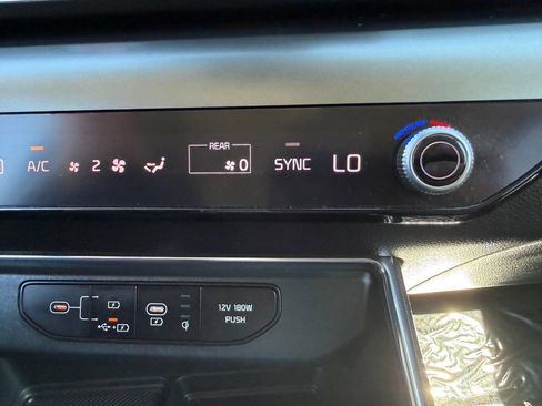 Used 2025 Kia Carnival SX Prestige image 50