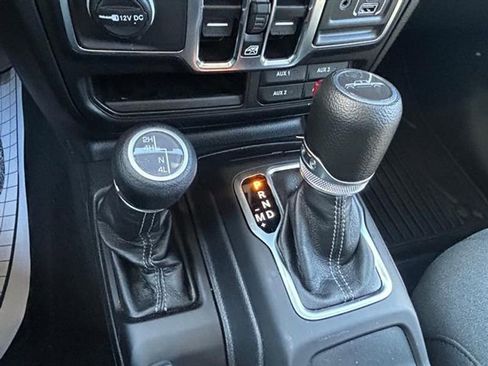 Used 2024 Jeep Gladiator Sport image 15