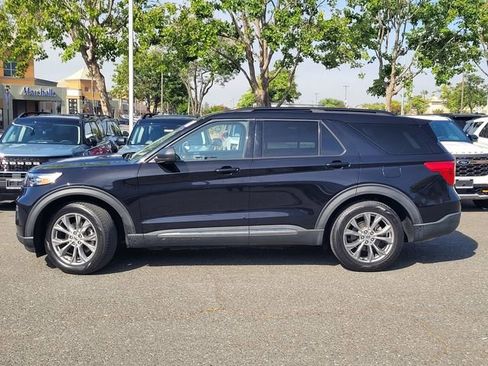 Certified 2022 Ford Explorer XLT w/ Equipment Group 202A RWD image 4