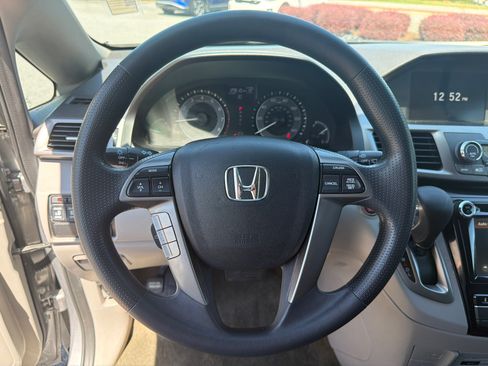 Used 2017 Honda Odyssey SE image 24
