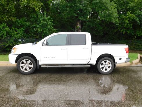 Used 2012 Nissan Titan SL w/ SL Technology Pkg AWD/4WD image 2