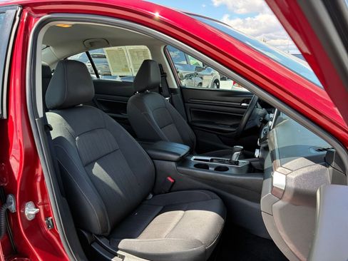 Used 2025 Nissan Altima 2.5 SV FWD image 36