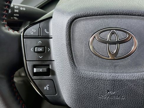 Used 2025 Toyota Prius Plug-In Hybrid FWD image 18