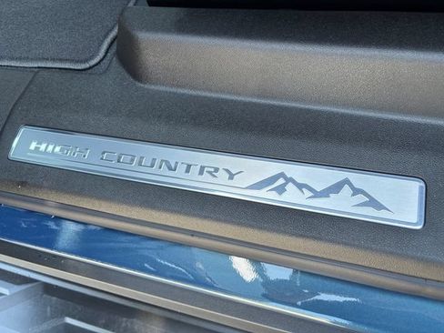 Used 2026 Chevrolet Suburban High Country AWD/4WD image 26