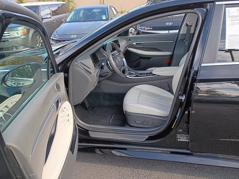 Used 2022 Hyundai Sonata Limited w/ Preferred Accessory Package image 38