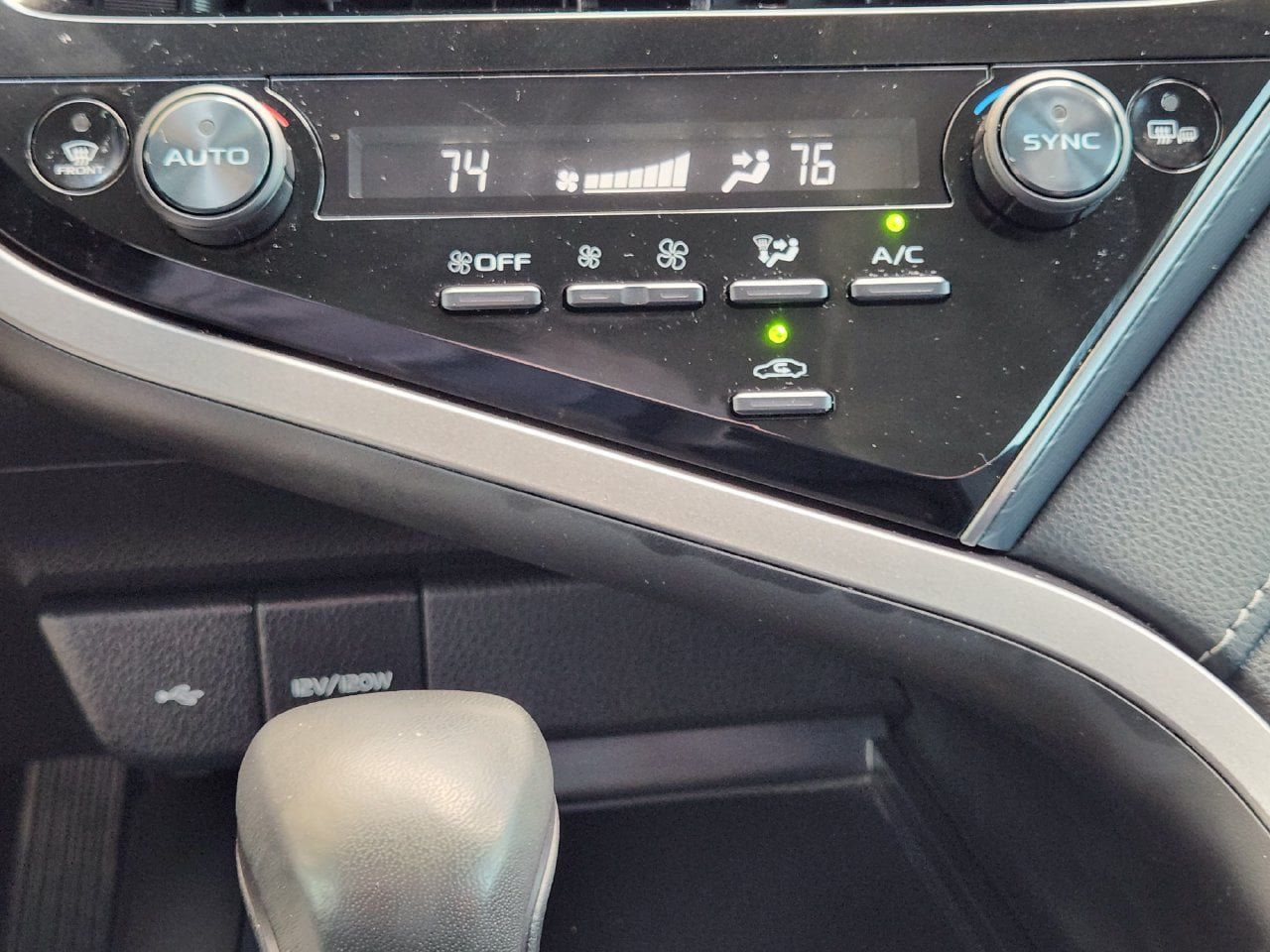 Used 2023 Toyota Camry SE w/ Convenience Package FWD image 18