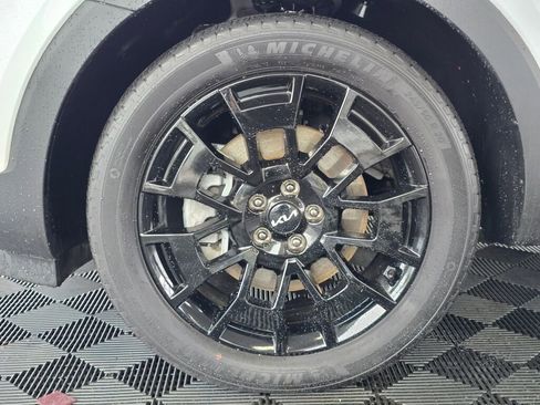 Used 2022 Kia Telluride EX w/ EX Premium Package image 12