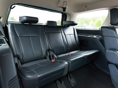Used 2024 Ford Expedition XLT RWD image 33