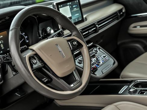 Used 2022 Lincoln Corsair AWD w/ Premium Package image 18