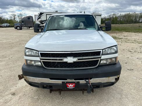 Used 2007 Chevrolet Silverado 2500 LT w/ Heavy-Duty Power Package AWD/4WD image 3