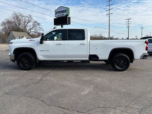 Used 2022 Chevrolet Silverado 2500 LT w/ Convenience Package image 2