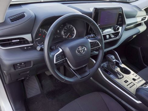 Certified 2024 Toyota Highlander LE image 10