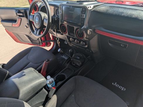 Used 2015 Jeep Wrangler Sport image 14