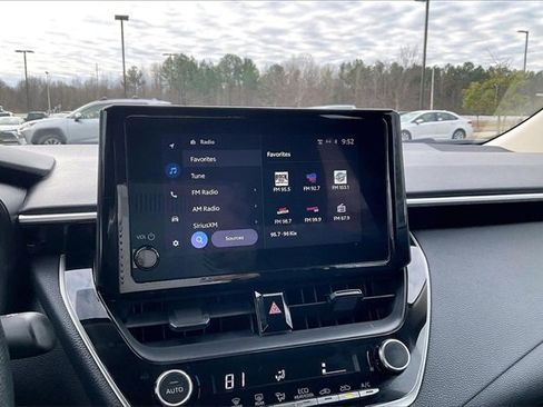 Used 2025 Toyota Corolla LE image 21