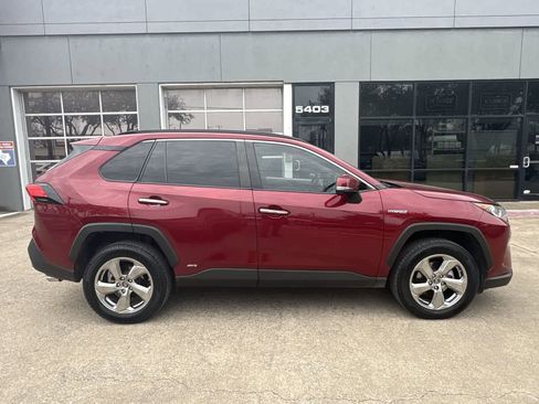 Used 2019 Toyota RAV4 Limited w/ Limited Grade Weather Package AWD/4WD image 15