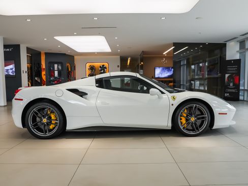 Used 2018 Ferrari 488 Spider RWD image 35