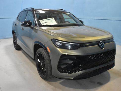 New 2026 Volkswagen Tiguan SE R-Line AWD/4WD image 1