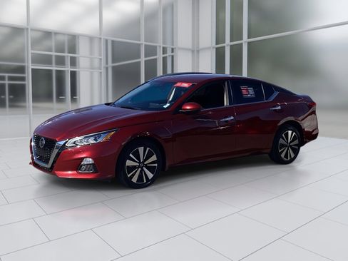 Certified 2022 Nissan Altima 2.5 SV image 2