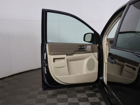 Used 2008 Chrysler Town & Country LX FWD image 14