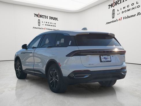 New 2026 Lincoln Nautilus Premier AWD/4WD image 5