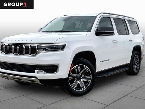 Used 2024 Jeep Wagoneer Series II w/ Flexible Seating Group RWD image 1