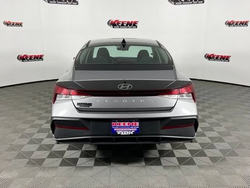Used 2024 Hyundai Elantra SEL FWD image 7