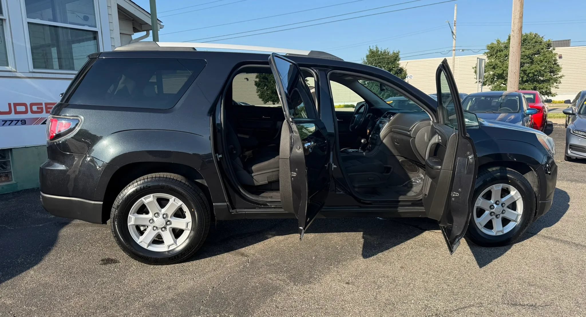 Used 2015 GMC Acadia SLE FWD image 25