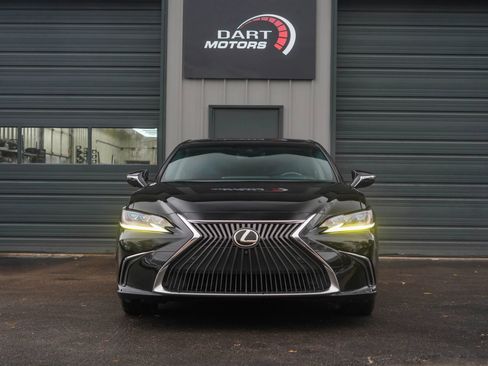 Used 2020 Lexus ES 300h Ultra Luxury image 2