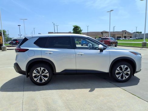 Used 2023 Nissan Rogue SV AWD/4WD image 5