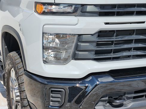 Used 2025 Chevrolet Silverado 2500 Custom w/ Custom Convenience Package AWD/4WD image 11