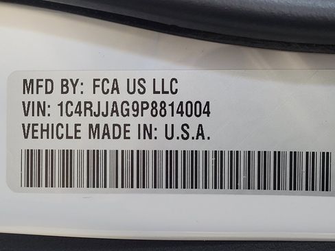 Used 2023 Jeep Grand Cherokee L Laredo RWD image 33