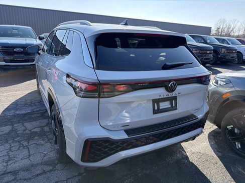 New 2026 Volkswagen Tiguan SEL R-Line image 5