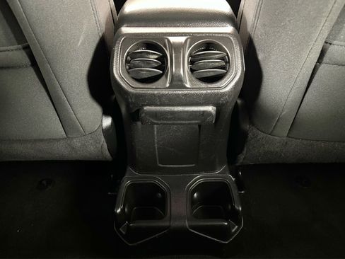 Used 2021 Jeep Wrangler Willys image 31