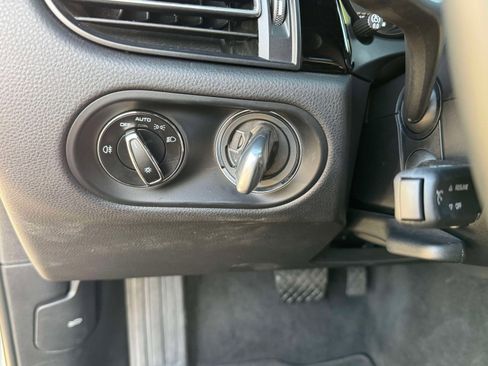 Used 2022 Porsche Macan image 33