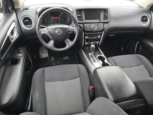 Used 2019 Nissan Pathfinder SV image 10