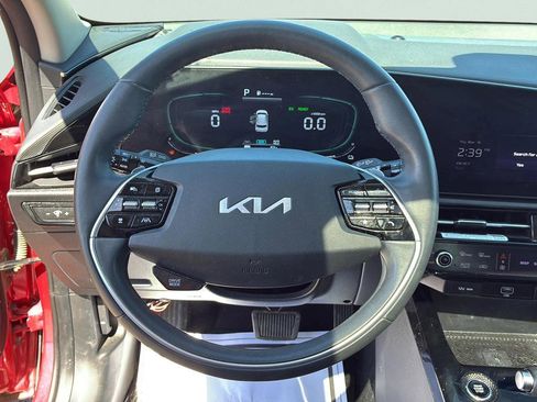 Used 2023 Kia Niro FWD image 33