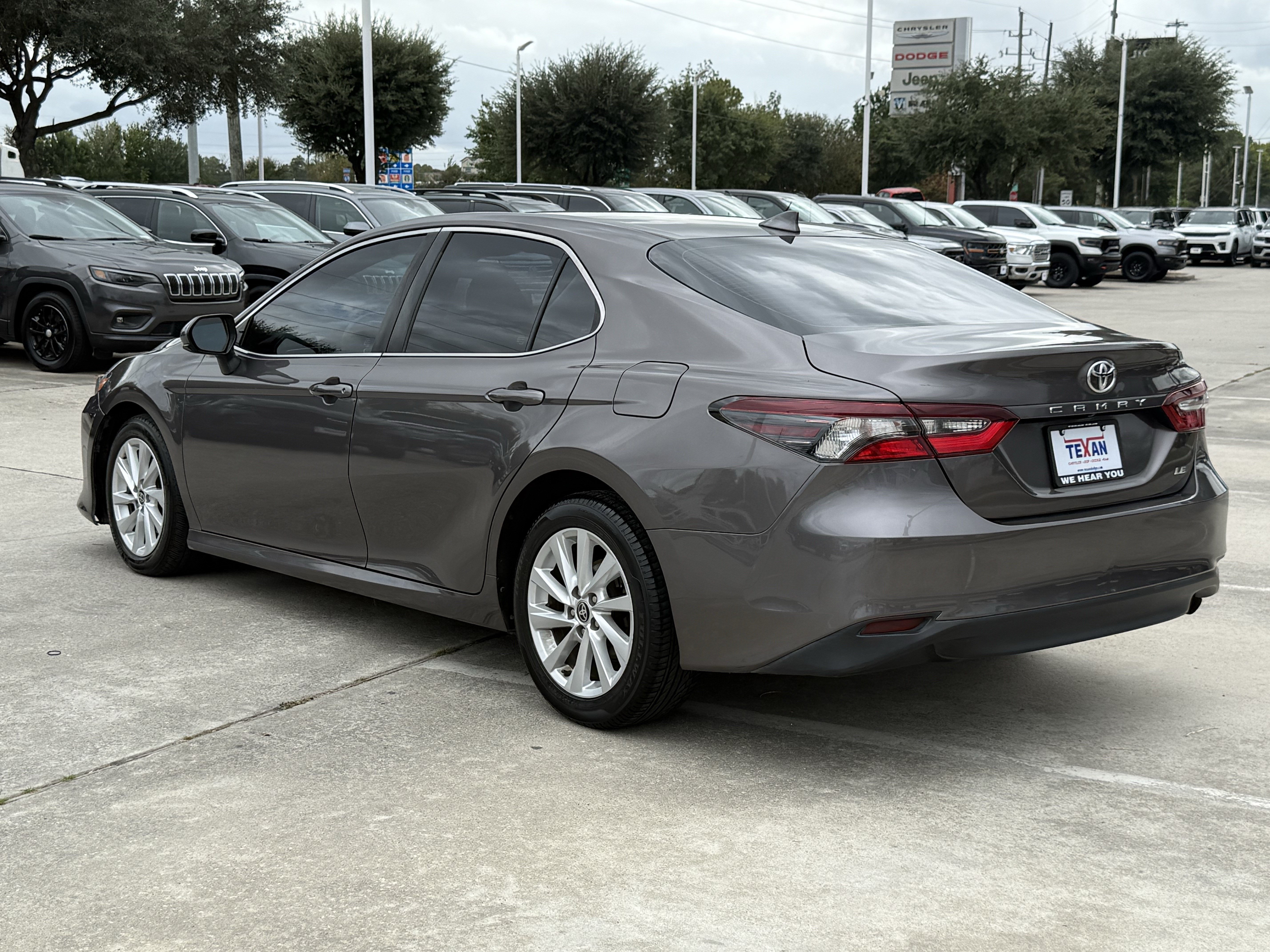 Used 2022 Toyota Camry LE FWD image 7