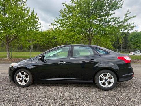 Used 2014 Ford Focus SE FWD image 2
