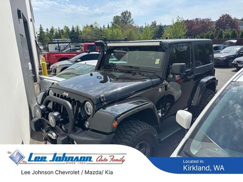 Used 2015 Jeep Wrangler Sahara w/ Connectivity Group AWD/4WD image 1