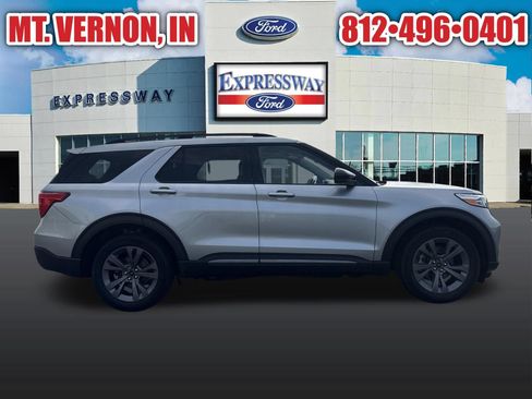 Used 2024 Ford Explorer XLT w/ Equipment Group 202A AWD/4WD image 13