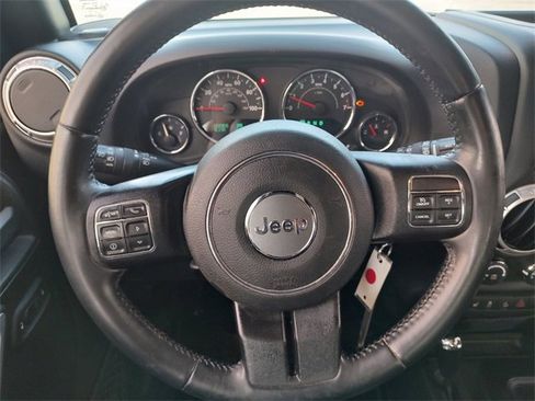 Used 2016 Jeep Wrangler Unlimited Sahara w/ Connectivity Group image 14