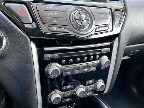 Used 2017 Nissan Pathfinder SV FWD image 15