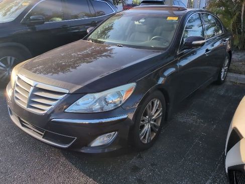 Used 2012 Hyundai Genesis 3.8 w/ Premium Pkg image 5