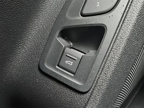 New 2025 Audi Q3 2.0T Premium image 14