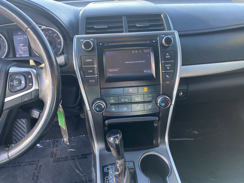 Used 2017 Toyota Camry SE w/ Moonroof Package image 12