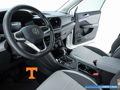 Used 2023 Volkswagen Taos SE w/ Panoramic Sunroof Package FWD image 19