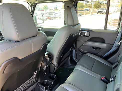 New 2026 Jeep Gladiator Mojave AWD/4WD image 18