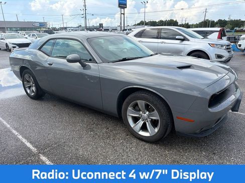 Used 2019 Dodge Challenger SXT RWD image 5