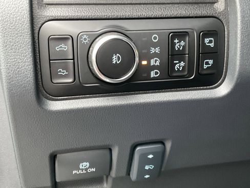 Used 2025 Ford F350 Platinum w/ FX4 Off-Road Package image 30